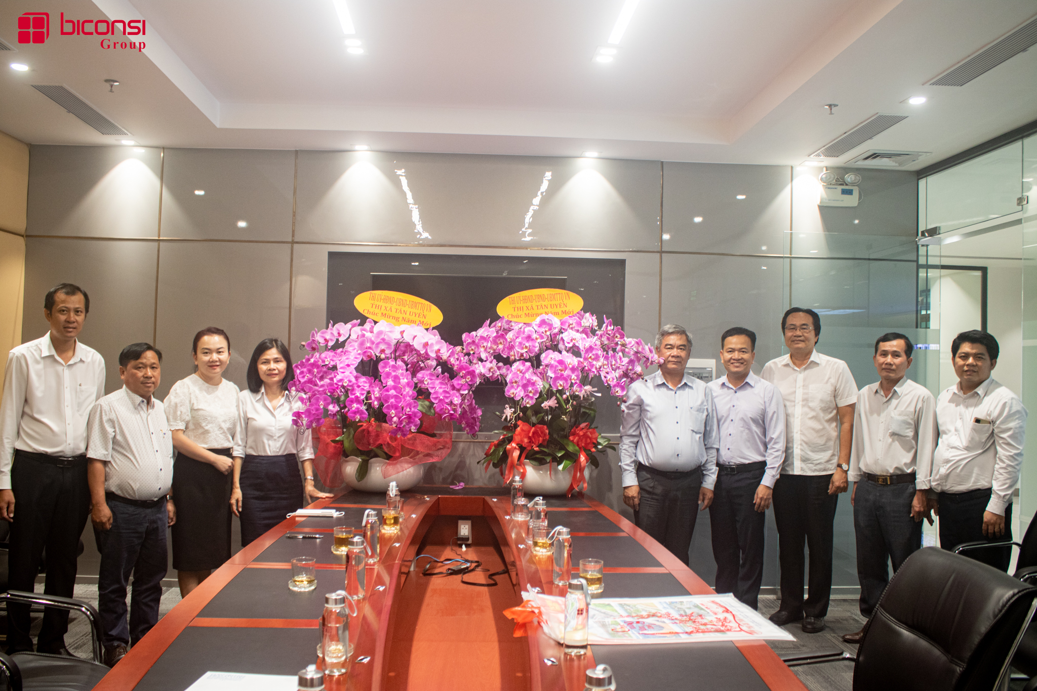 Đại diện lãnh đạo Thị Xã Tân Uyên đến thăm và chúc tết Biconsi Group