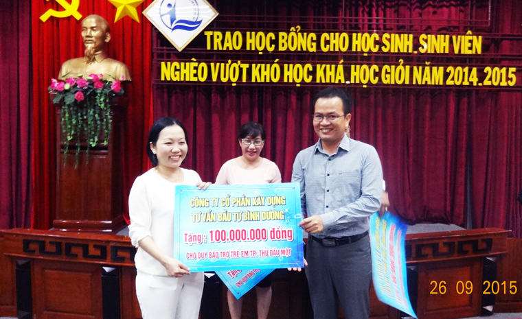 Công ty Biconsi tài trợ 100 triệu đồng trao học bổng cho học sinh, sinh viên nghèo vượt khó học giỏi